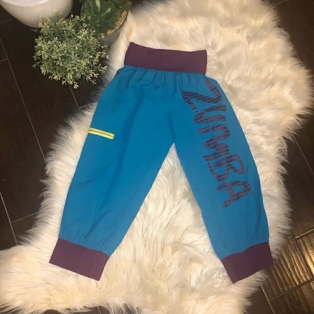 Zumba Fitness retro up/down cargo capri sz small